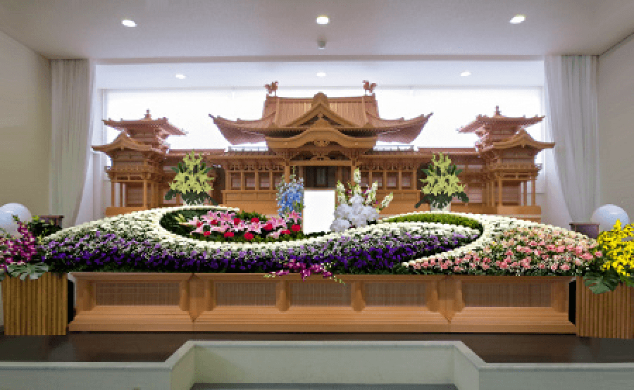 祭壇／16尺白木祭壇・生花2.5段